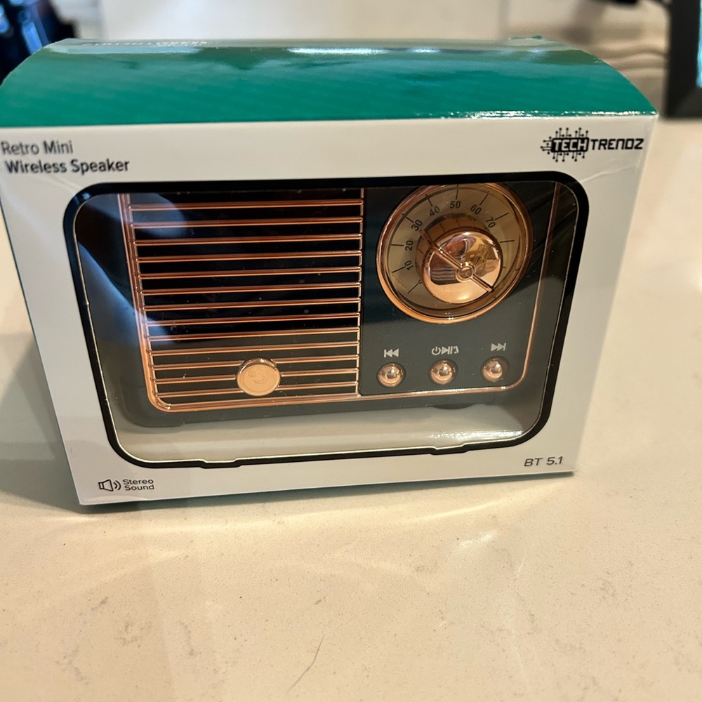 TechTrendz Mini Retro Wireless Speaker - Picture 4 of 4